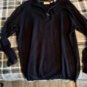 Men’s dark blue pull over shirt